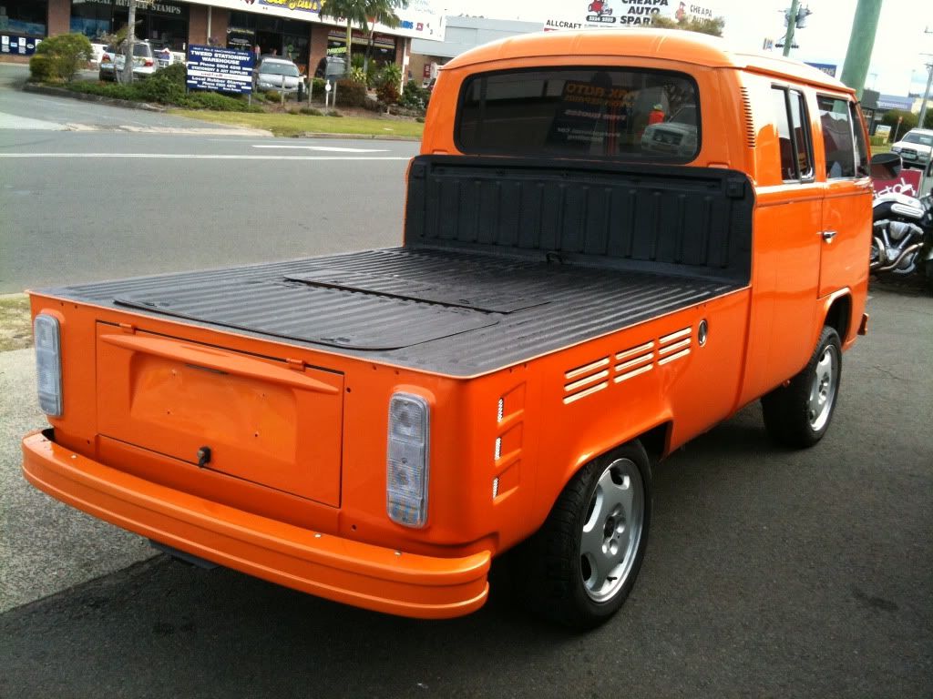 http://i940.photobucket.com/albums/ad244/smegma71/kombi%20ute/JensiPhonepics005.jpg