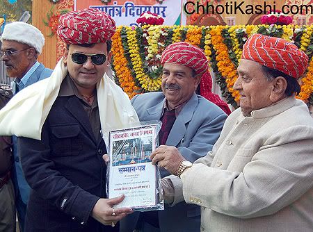 Etv Reporter Journalist Laxman Raghav & Bikaner Mayor Bhawani Shankar Sharma in Bikaner. Etv Reporter Journalist Laxman Raghav & Bikaner Mayor Bhawani Shankar Sharma in Bikaner.